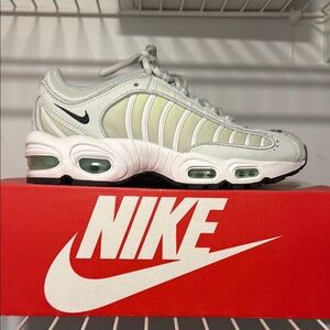 W AIR MAX TAILWIND IV